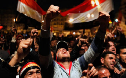 مردم مصر در اعتراض به سیاست‌های سیسی به خیابان‌ها ریختند+ فیلم و تصاویر