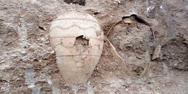  کشف خمره ۳ هزار ساله در شاهین دژ