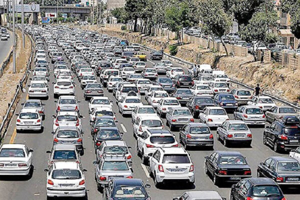 حجم بار ترافیک صبحگاهی در معابر پایتخت سنگین است