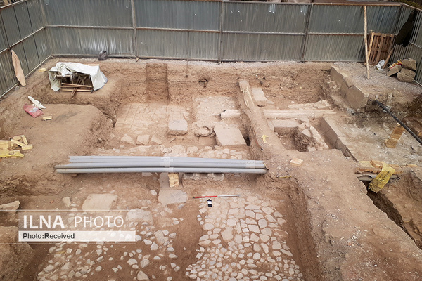 نمایان شدن بخش‌های باقیمانده از کف سازی‌های تاریخی در چهارباغ