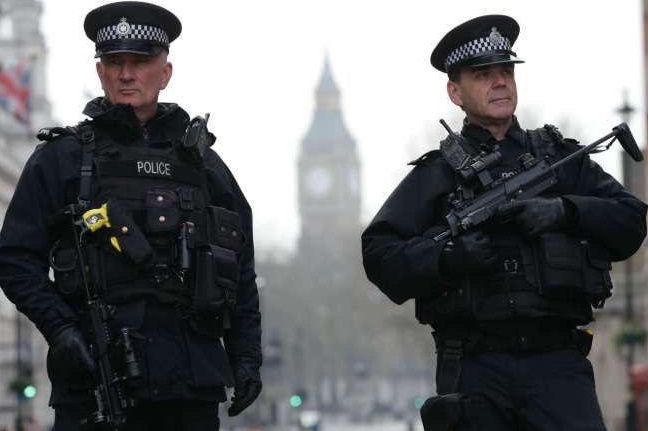فیلم| رفتار وحشیانه پلیس انگلیس با یک مسلمان