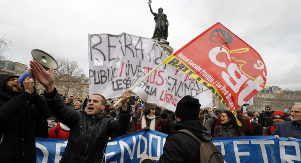 ادامه تظاهرات اتحادیه‌های تجاری در پاریس