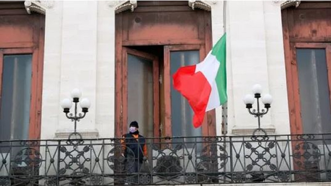 پرچم‌های ایتالیا در عزای قربانیان کرونا نیمه افراشته شد