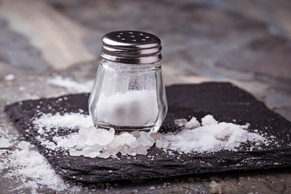 زیاده روی در مصرف نمک موجب تضعیف سیستم ایمنی بدن می شود
