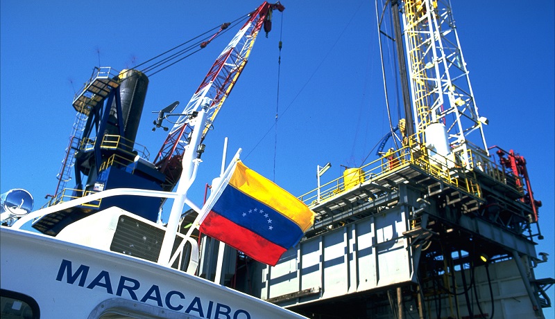 افت تولید نفت ونزوئلا به ۳۰۰ هزار بشکه در روز