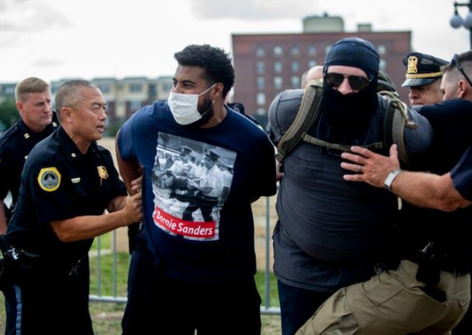 دستگیری مخالفان نژادپرستی در آمریکا ادامه دارد