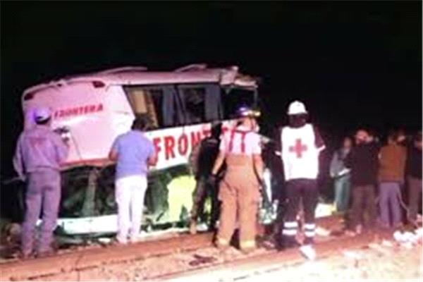 بر اثر واژگوني اتوبوس در مکزيک 13 نفر جان باختند