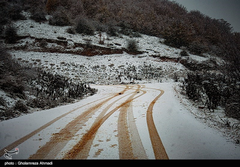 کاهش تردد در جاده های کشور/ برف و باران در جاده های 8 استانَ