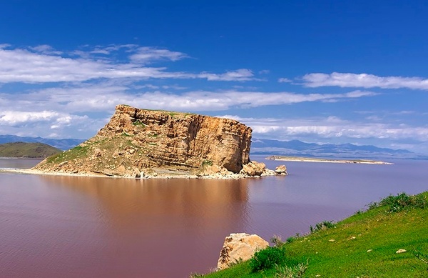 تکمیل طرح‌های ناتمام احیای دریاچه ارومیه تا پایان سال