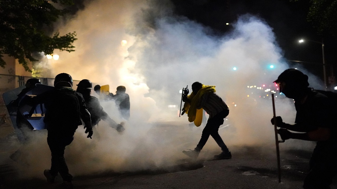 قانونگذاران آمریکایی: دولت فدرال ناآگاهانه از گاز اشک‌آور در تظاهرات استفاده می‌کند
