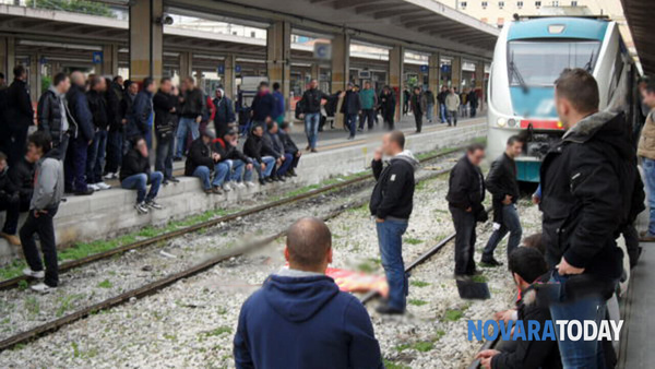 کارگران قطارهای ایتالیایی با مسدود کردن مسیر ریل‌ها اعتصاب کردند